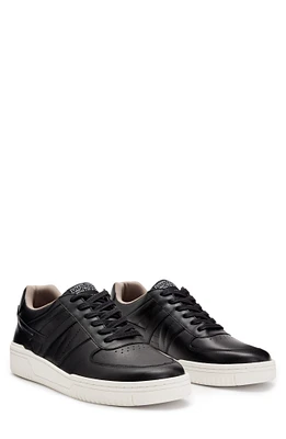 Vix Low Top Sneaker