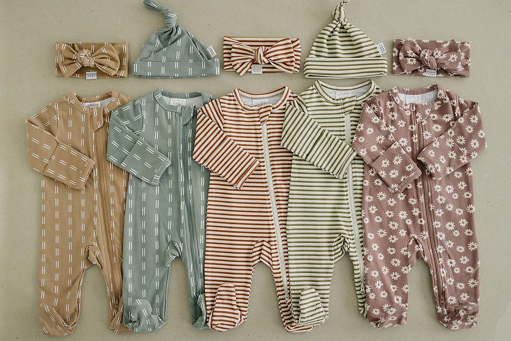 Light Mustard Strokes Zipper Sleeper