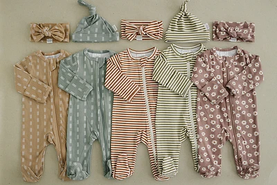 Light Mustard Strokes Zipper Sleeper