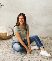 Mid-Rise Ankle Straight Jean