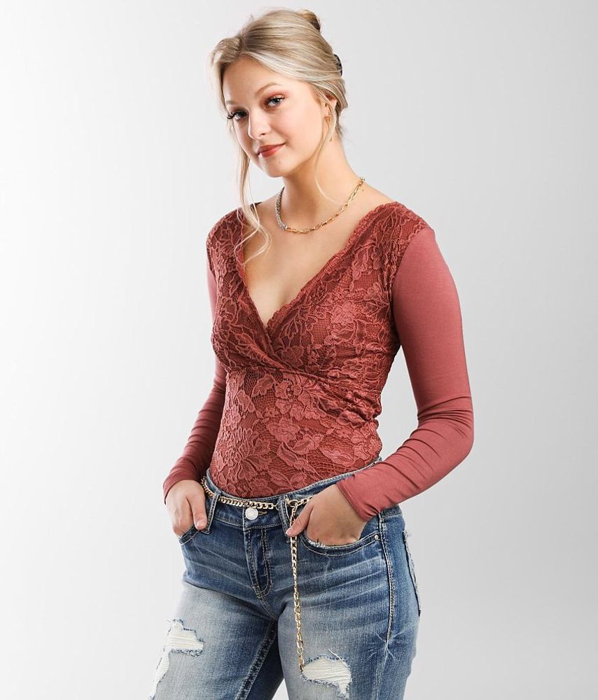 red by BKE Lace Applique Top