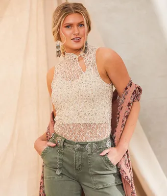 Gimmicks Floral Lace Cropped Tank Top