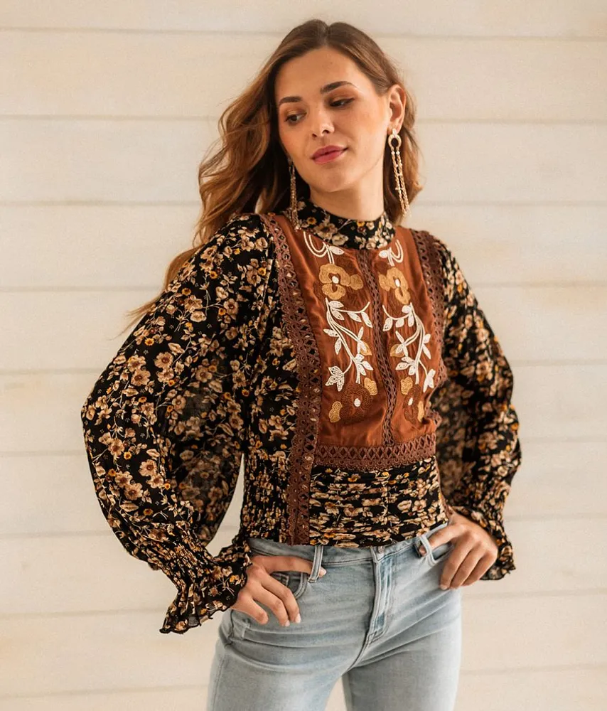 Sterling & Stitch Embroidered Floral Top