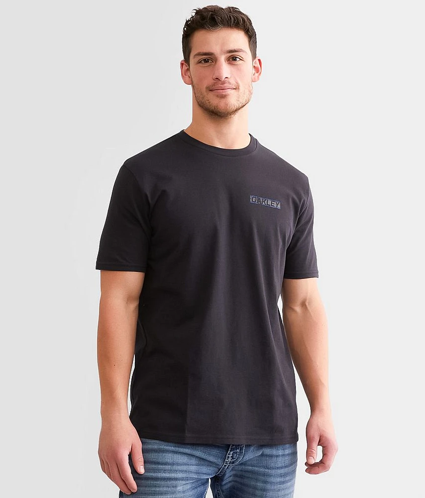 Linear O Bar Fade T-Shirt