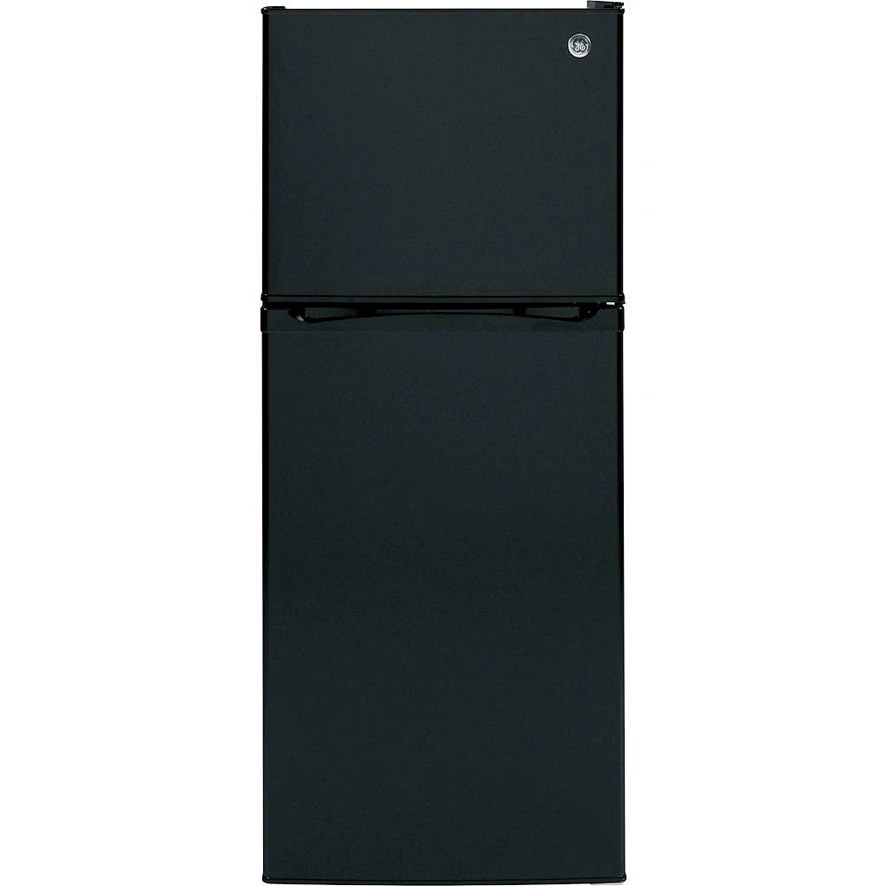 GE - Cu. Ft. Top-Freezer Refrigerator