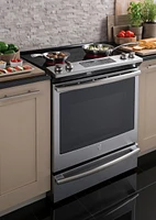 GE - 5.3 Cu. Ft. Slide-In Electric Convection Range - Stainless Steel