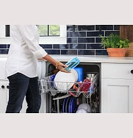 GE - Front Control Dishwasher with 60dBA