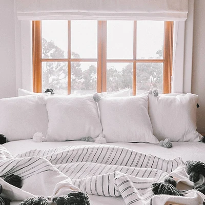 Moroccan Pom Pillow - 20x20