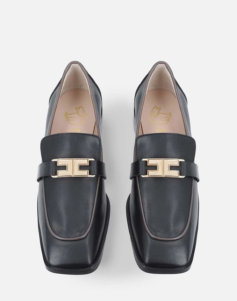 Mocasín en piel color negro y hebilla la pala, para mujer