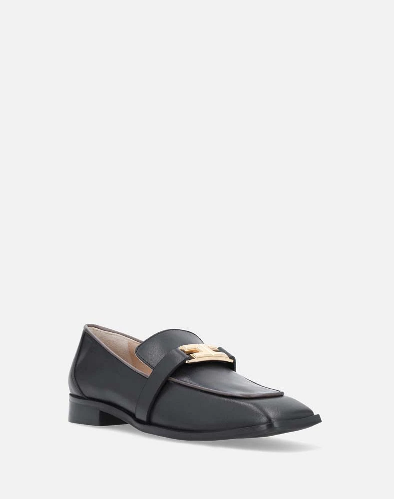 Mocasín en piel color negro y hebilla la pala, para mujer