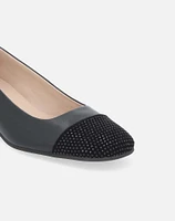 Zapatilla en piel color negra con puntera de pedrería para mujer