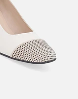 Zapatilla en piel color blanco con puntera de pedrería para mujer