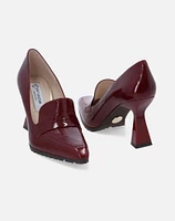 Mocasín en piel color  vino y tacón alto para mujer.