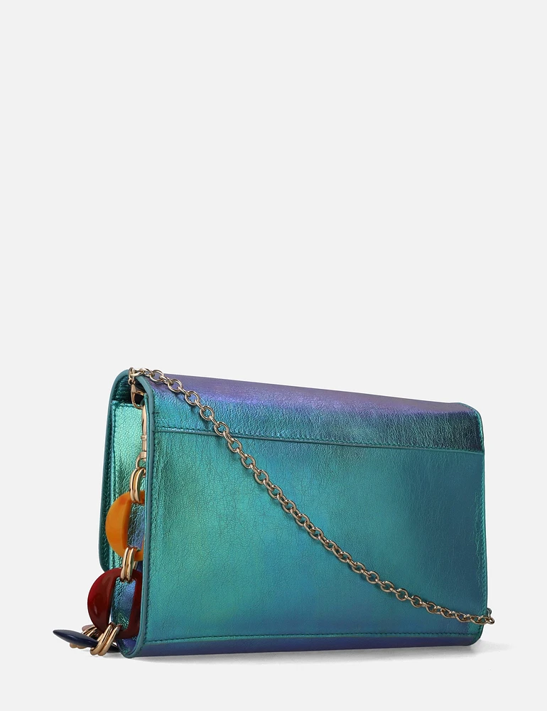 Bolso clutch en piel metalizada  con efecto iridiscente