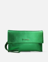 Bolso clutch en piel metalizada color verde