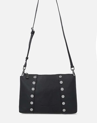 Bolso al hombro en piel color negro y tachas planas para mujer