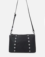 Bolso al hombro en piel color negro y tachas planas para mujer