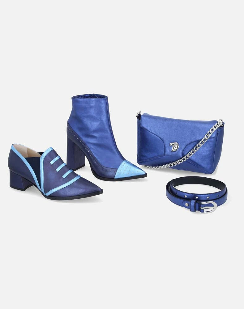 Zapato tipo Ingles en piel metalizada color azul y vistas de claro encontraste para mujer