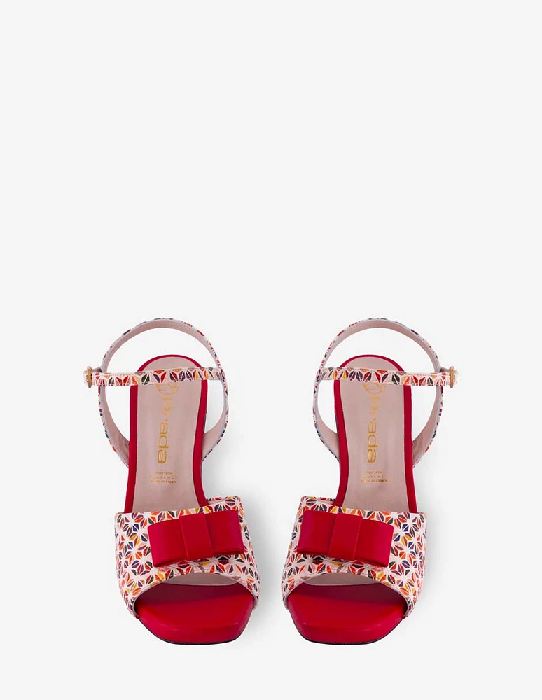 Zapatilla de piel grabada con moño en color rojo para mujer