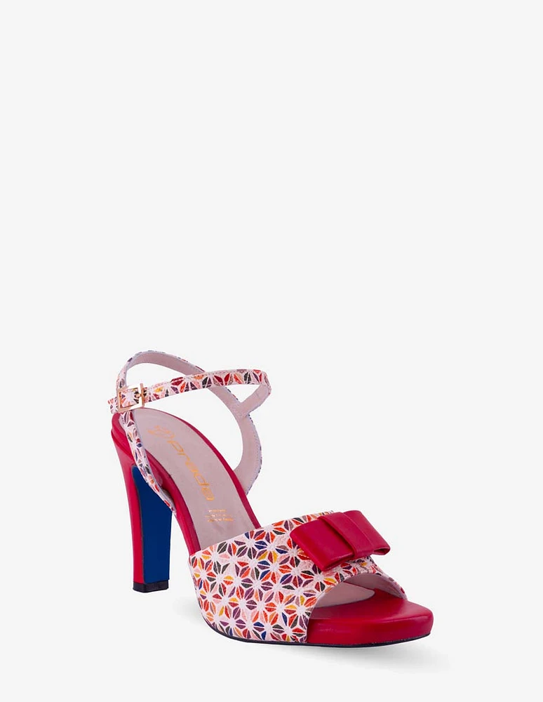 Zapatilla de piel grabada con moño en color rojo para mujer