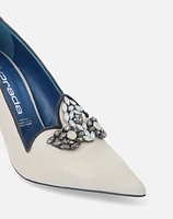 Zapatilla en piel  blanca con detalle de pedrería para mujer