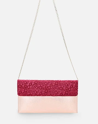 Bolso clutch con solapa de ante grabado rosa y caja de piel metalizadaa para mujer