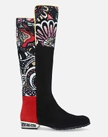 Bota de piso en color negro y textil  multicolor para mujer