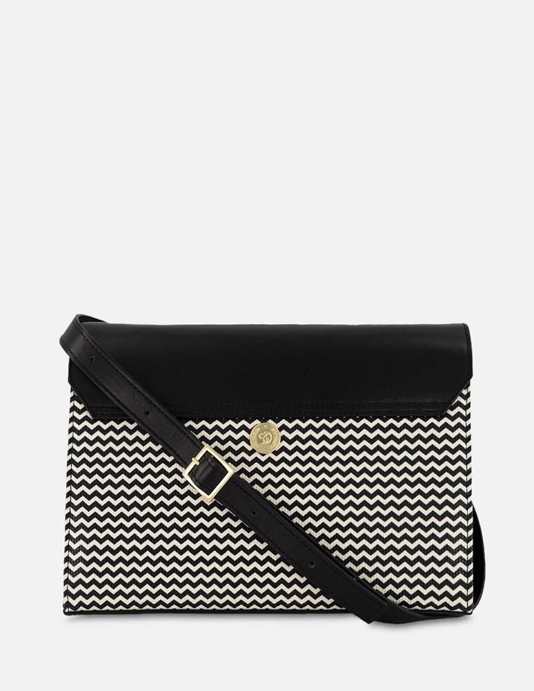 Bandolera en piel con grabado chevron en blanco y negro para mujer