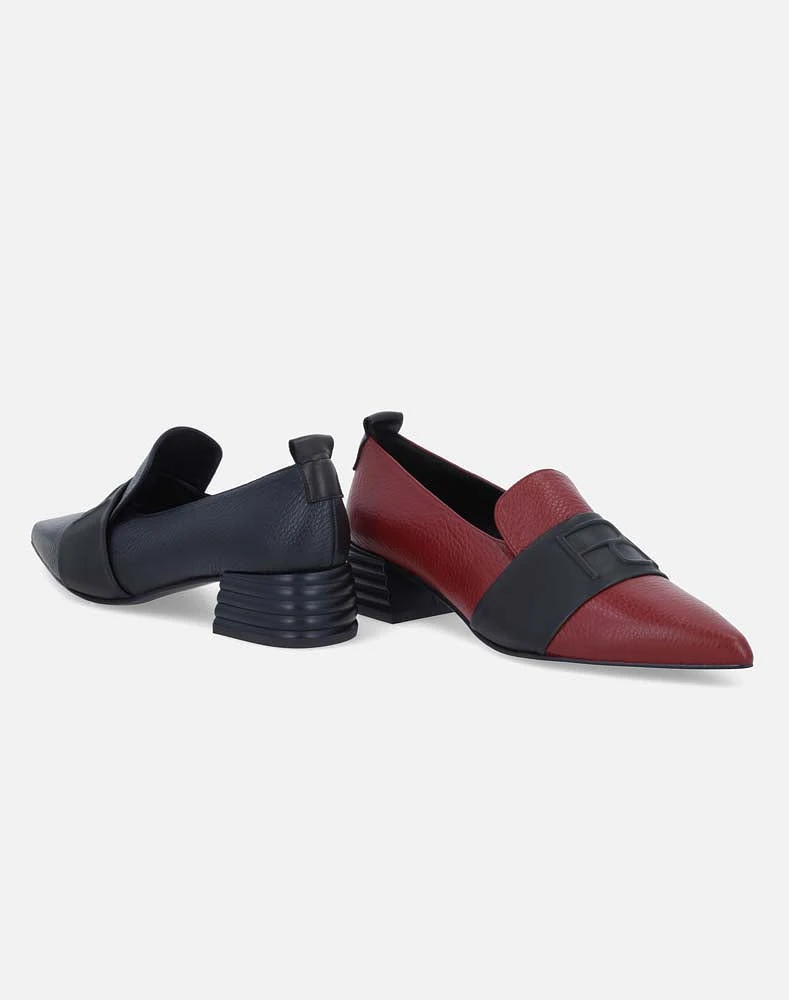 Mocasín en piel color rojo con detalle Pd para mujer