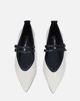 Zapato flat en piel blanca con vistas negro boble correa para mujer