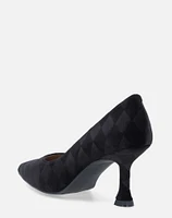 Zapatilla de terciopelo con detalle rombos en color negro punta aguda para mujer