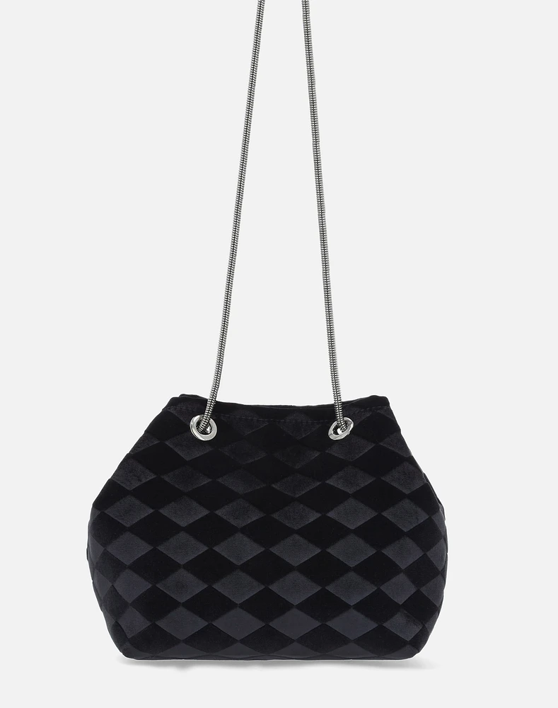 Bolso tipo bucket en textil tipo terciopelo con detalle de rombos en color negro con cadena para mujer