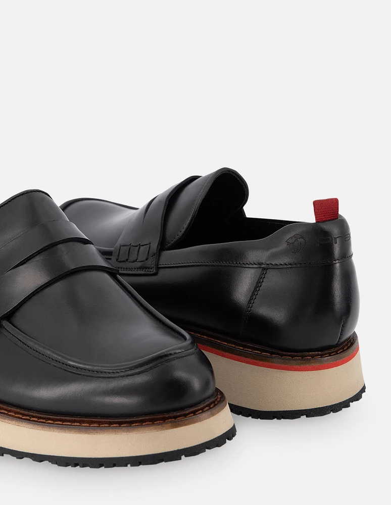 Mocasín en piel napa color negro con suela arena para hombre