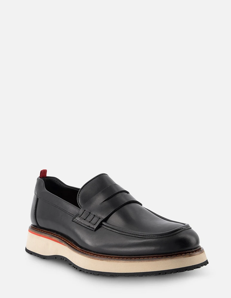 Mocasín en piel napa color negro con suela arena para hombre