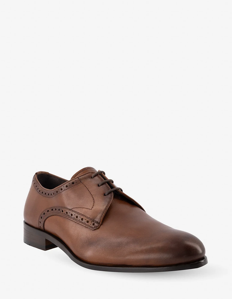 Blucher formal en piel napa color cuero con calado para hombre