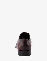 Blucher formal en piel napa color vino con calado para hombre