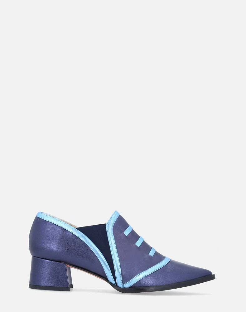 Zapato tipo Ingles en piel metalizada color azul y vistas de claro encontraste para mujer