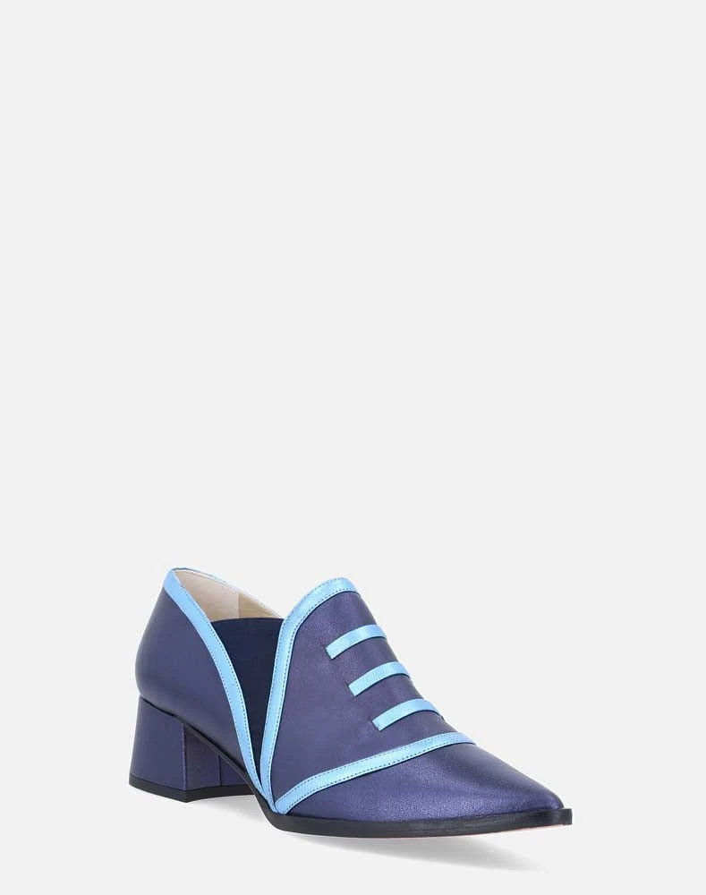 Zapato tipo Ingles en piel metalizada color azul y vistas de claro encontraste para mujer