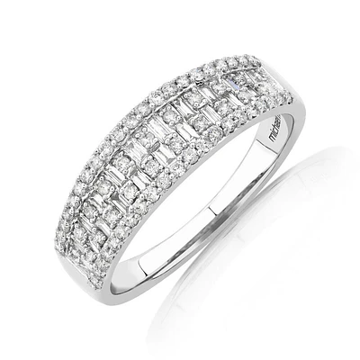 Bague en or blanc 10 K à rangs multiples de diamants totalisant 0,50 ct