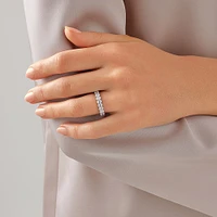 3,15 carats TW bague éternité avec diamants ovales cultivés en laboratoire en or blanc 14kt.