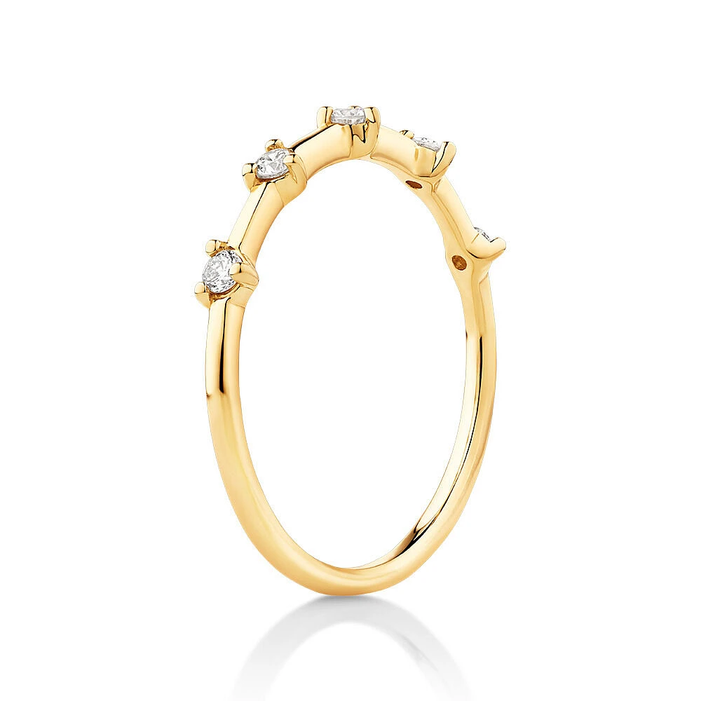 Bague sertie de diamants en or jaune 10kt