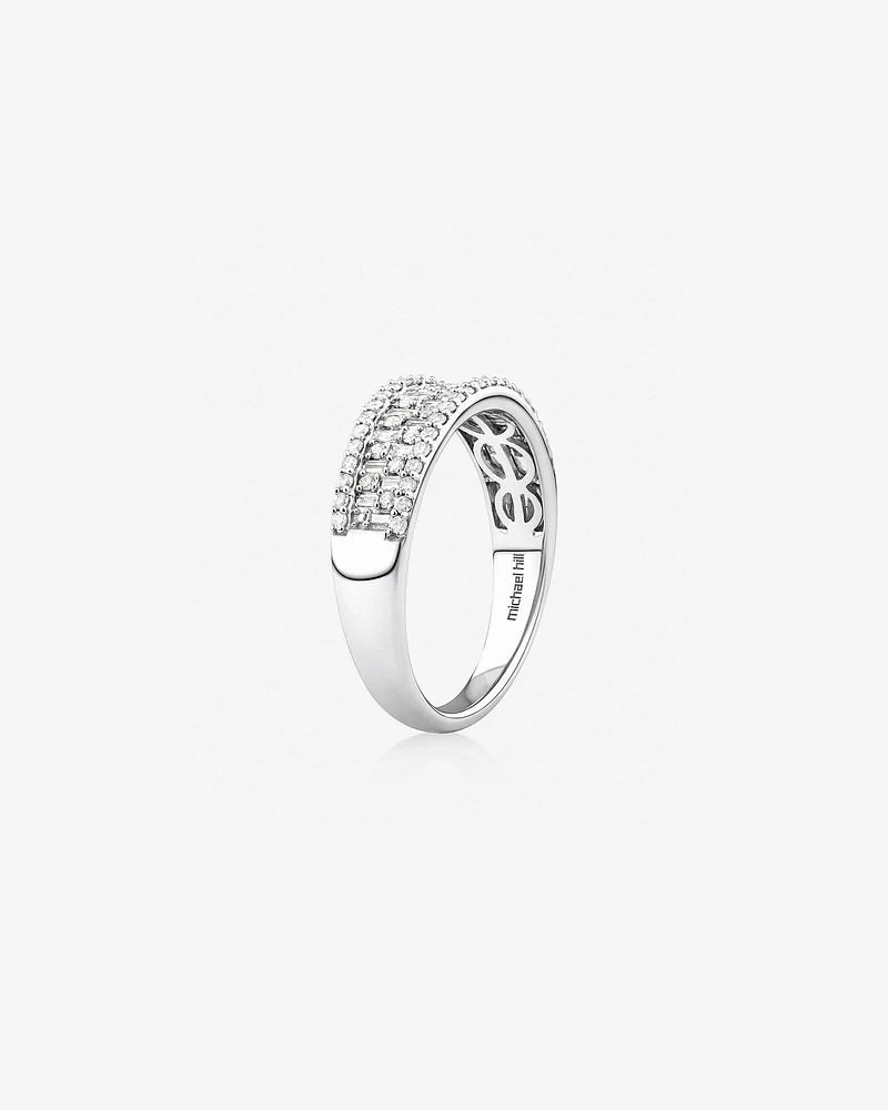 Bague en or blanc 10 K à rangs multiples de diamants totalisant 0,50 ct