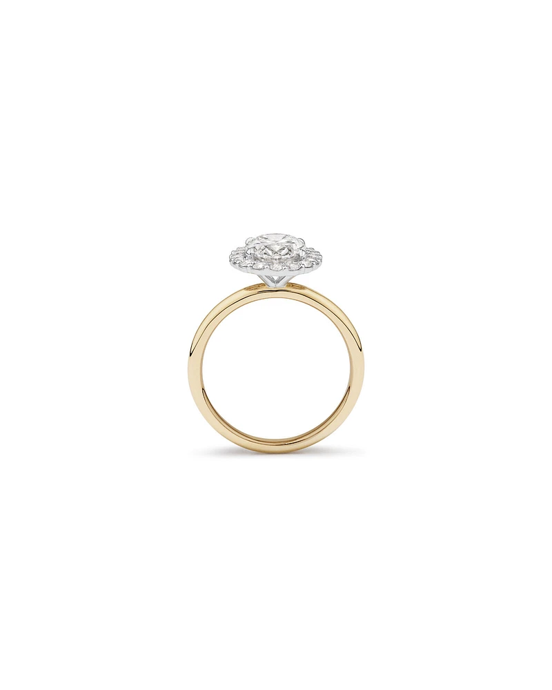 Bague De Fiançailles Halo En Diamant De Laboratoire Taille Ovale De 2,34 Carats Poids Total En Or Jaune Et Blanc 14 Carats