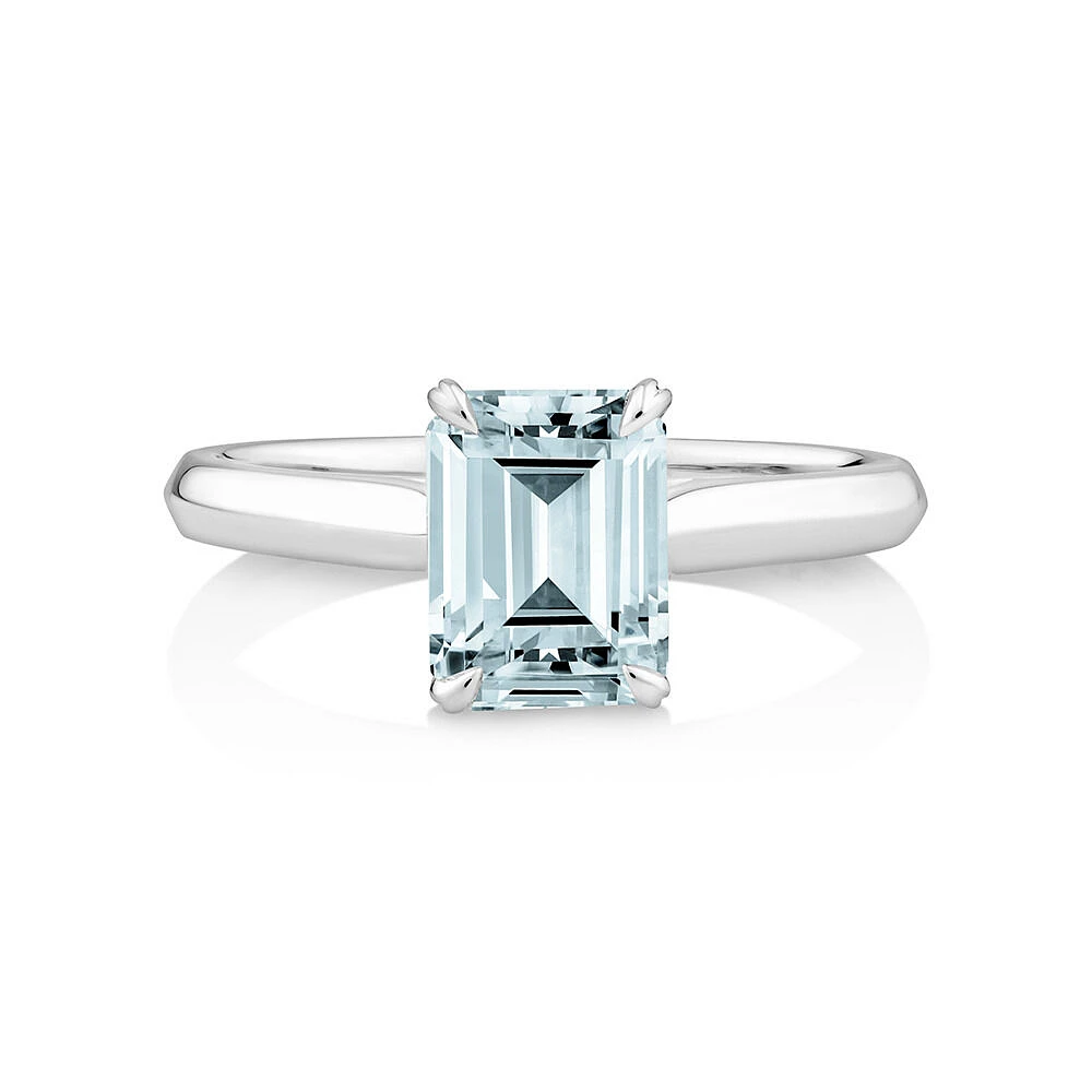 Ring with Aquamarine in 10kt White Gold