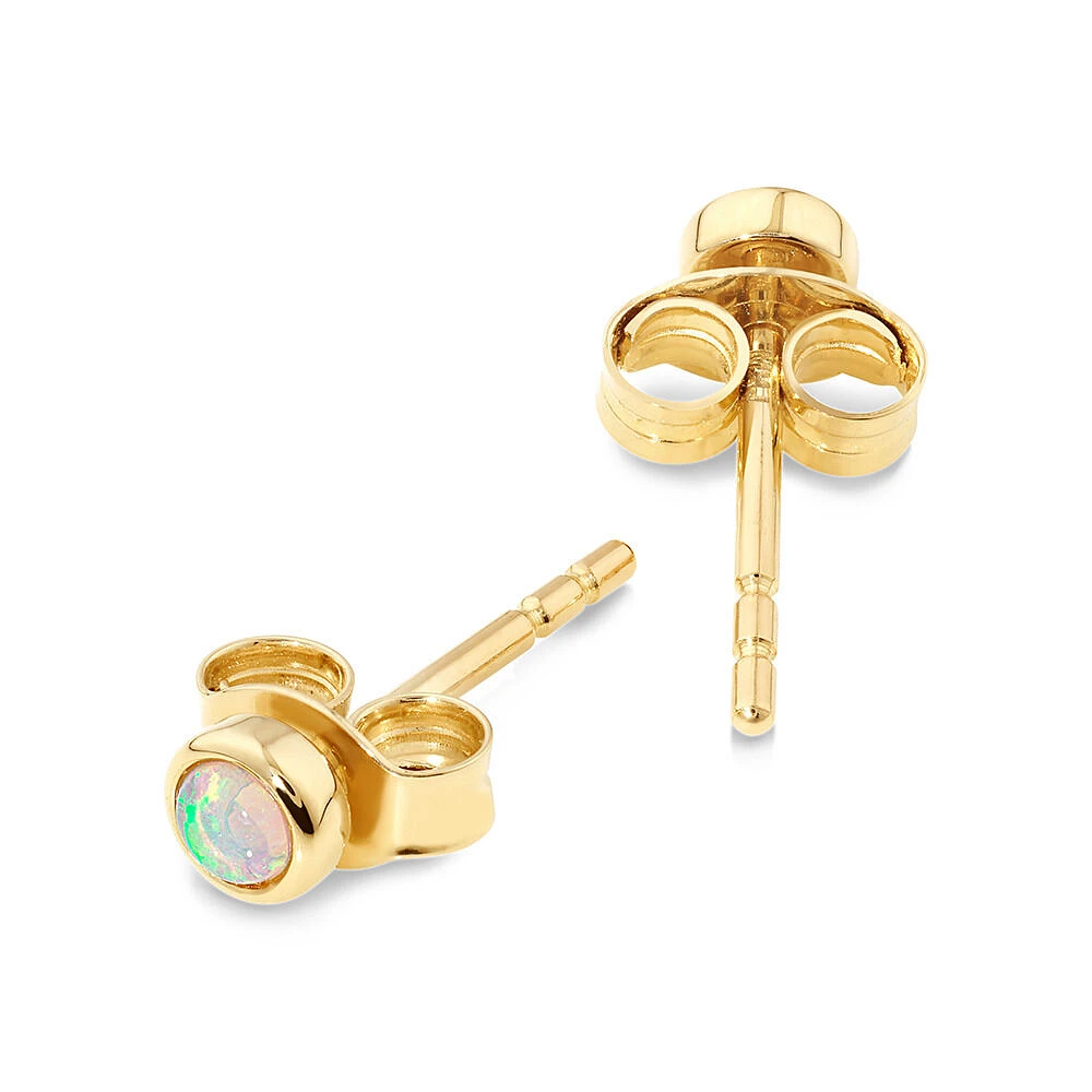 Stud Earrings with Opal in 10kt Gold