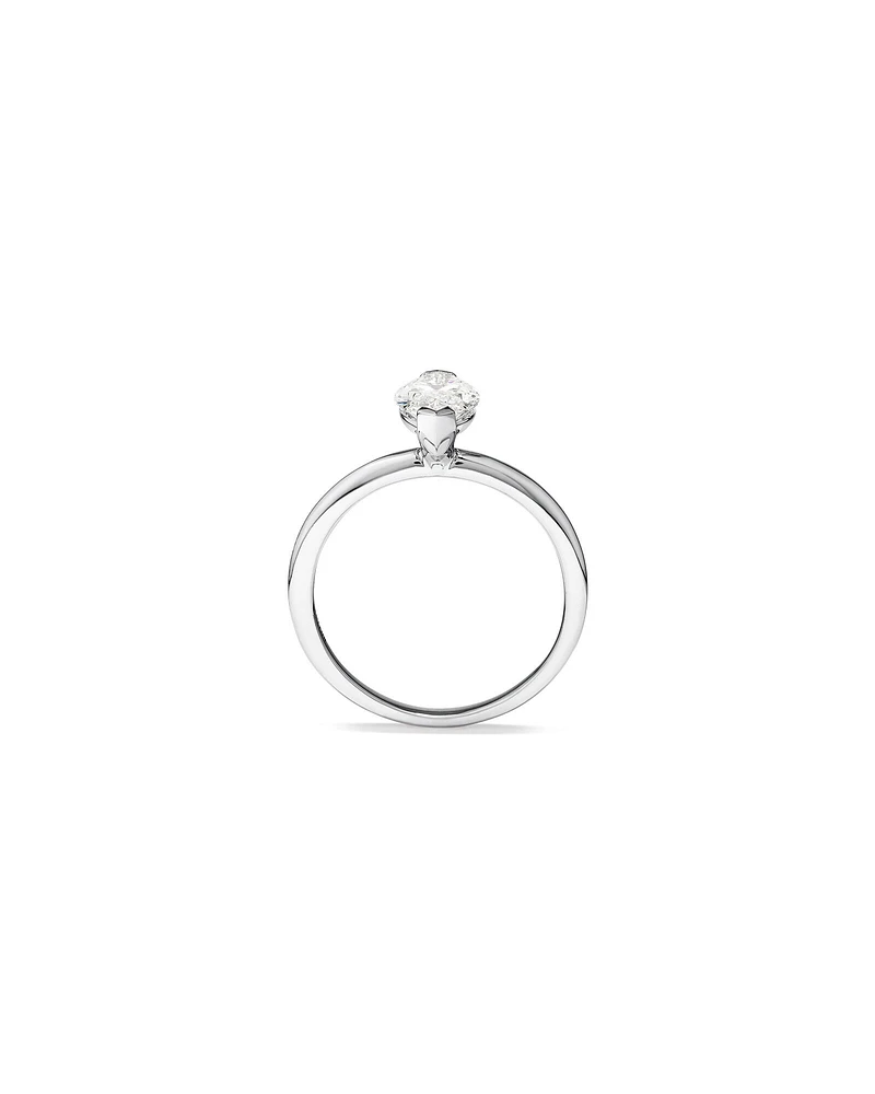 Bague de fiançailles solitaire avec un diamant cultivé en laboratoire de 1,25 carat au total, en or blanc 14 carats.