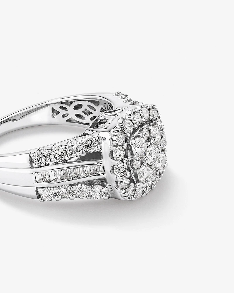 Bague de fiançailles avec 1,50 carat de diamants en or blanc 14kt.