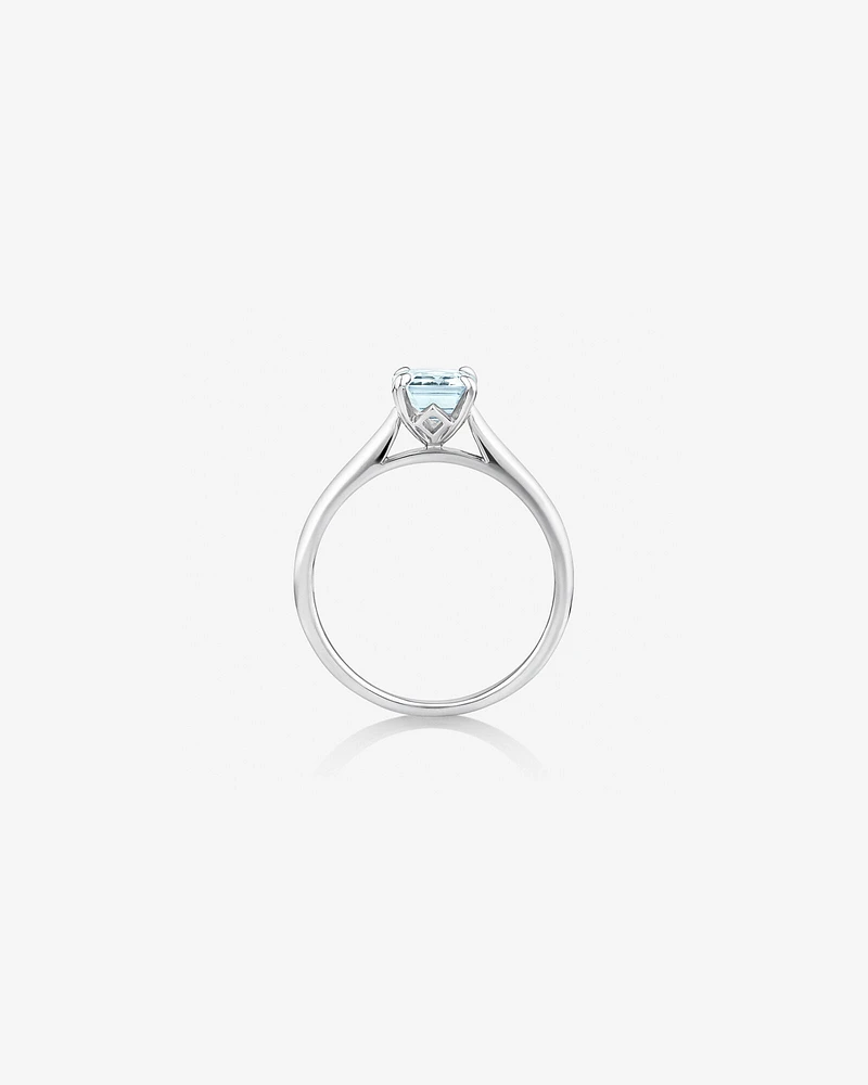 Ring with Aquamarine in 10kt White Gold