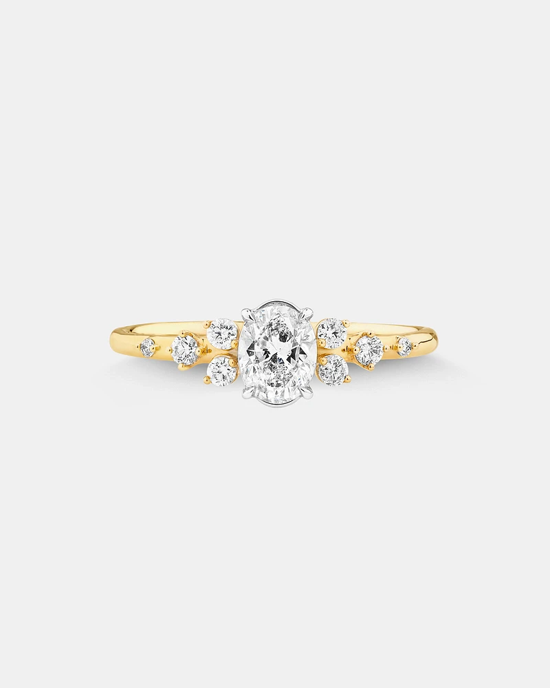 Bague à halo ovale en or blanc et jaune 14 K à diamants dispersés totalisant 0,63 ct