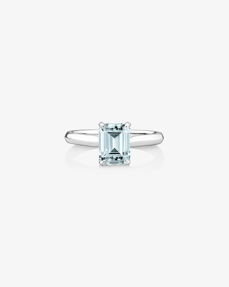 Ring with Aquamarine in 10kt White Gold